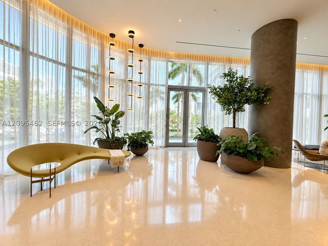 1400 Biscayne 4703, Miami, FL 33132