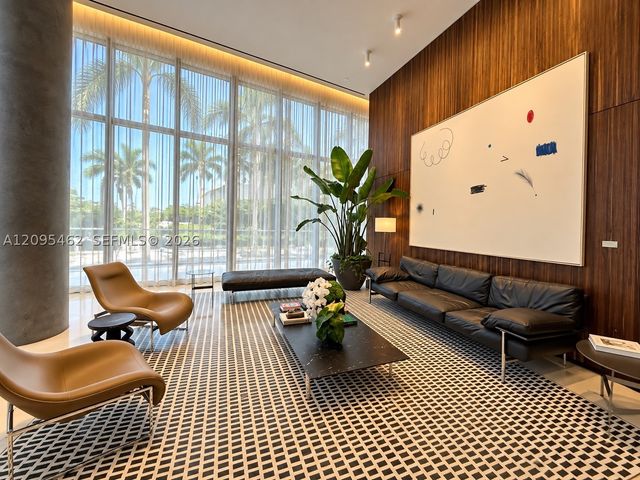 1400 Biscayne 4703, Miami, FL 33132