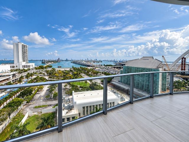 1400 Biscayne 4703, Miami, FL 33132
