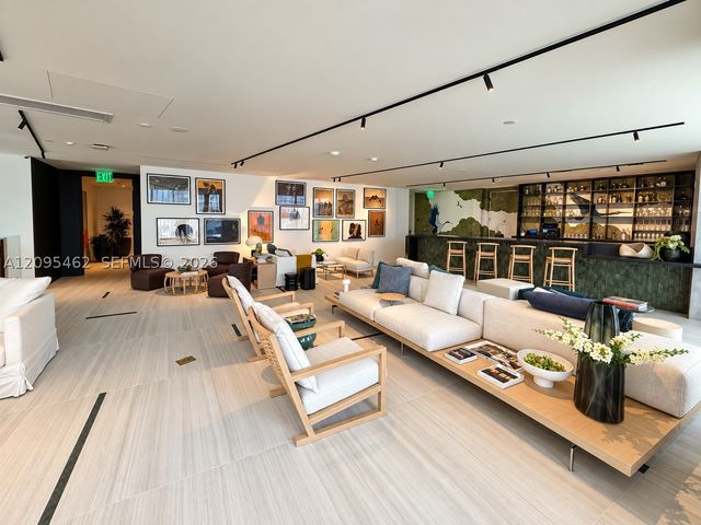 1400 Biscayne 4703, Miami, FL 33132