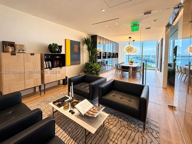 1400 Biscayne 4703, Miami, FL 33132