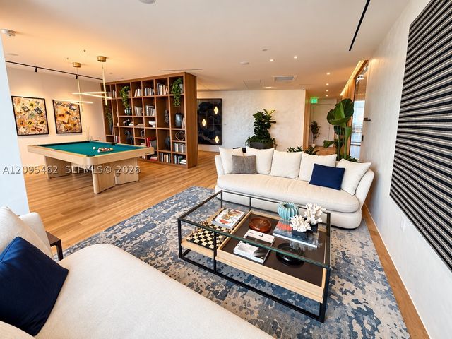 1400 Biscayne 4703, Miami, FL 33132
