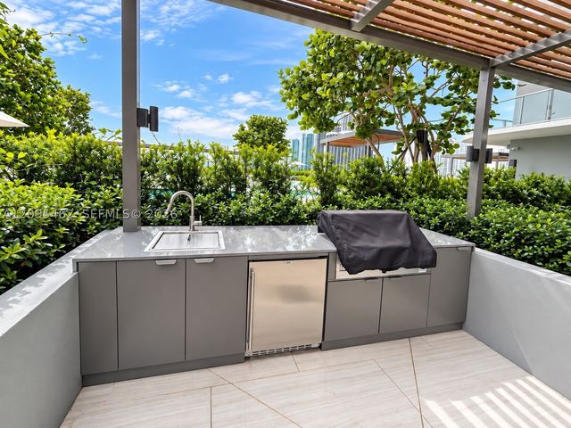 1400 Biscayne 4703, Miami, FL 33132