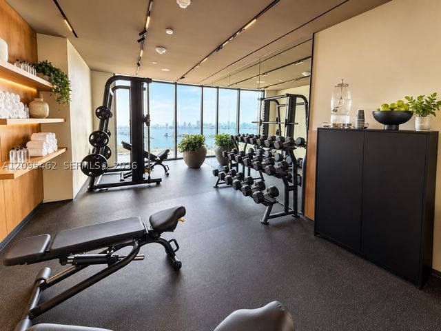 1400 Biscayne 4703, Miami, FL 33132