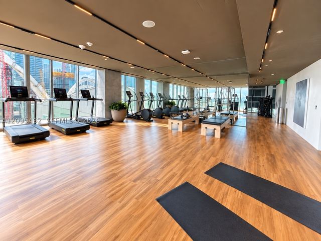 1400 Biscayne 4703, Miami, FL 33132