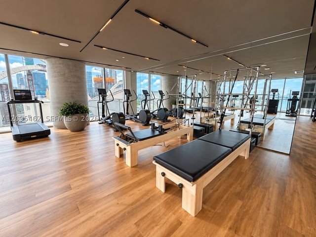 1400 Biscayne 4703, Miami, FL 33132
