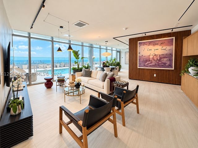 1400 Biscayne 4703, Miami, FL 33132