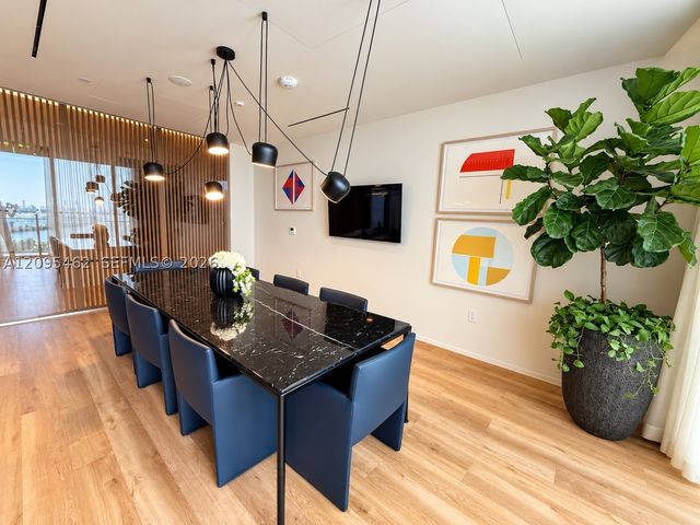 1400 Biscayne 4703, Miami, FL 33132