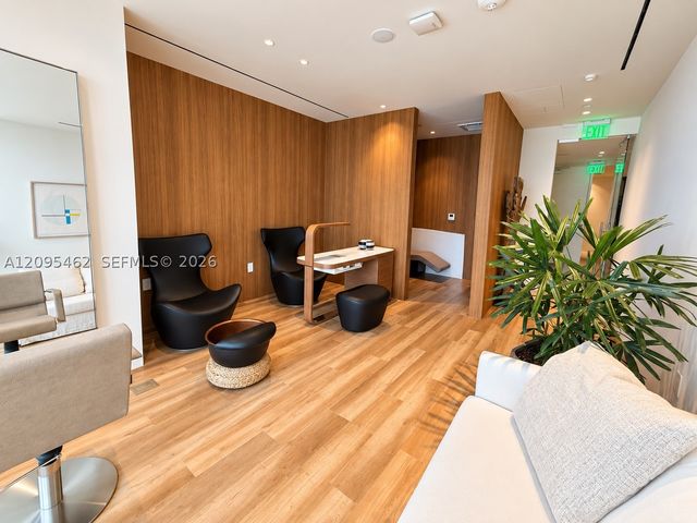 1400 Biscayne 4703, Miami, FL 33132