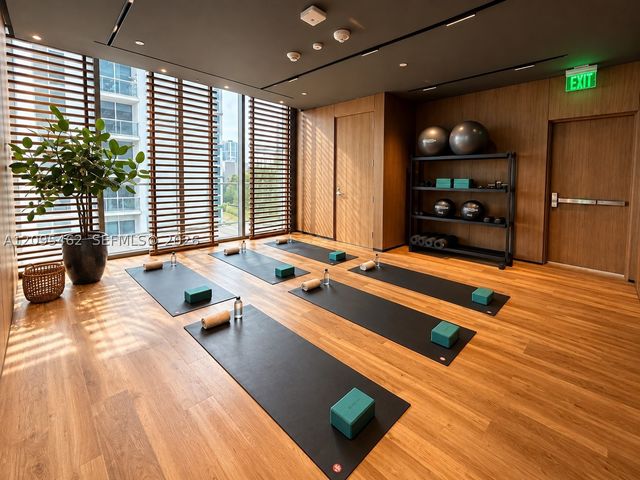 1400 Biscayne 4703, Miami, FL 33132