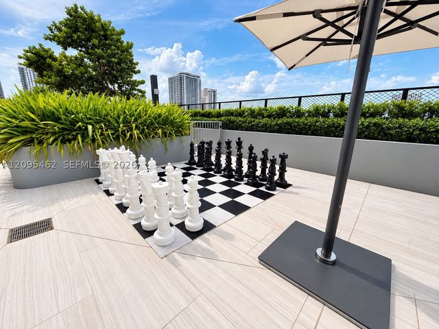 1400 Biscayne 4703, Miami, FL 33132