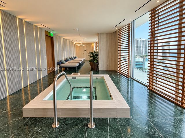 1400 Biscayne 4703, Miami, FL 33132