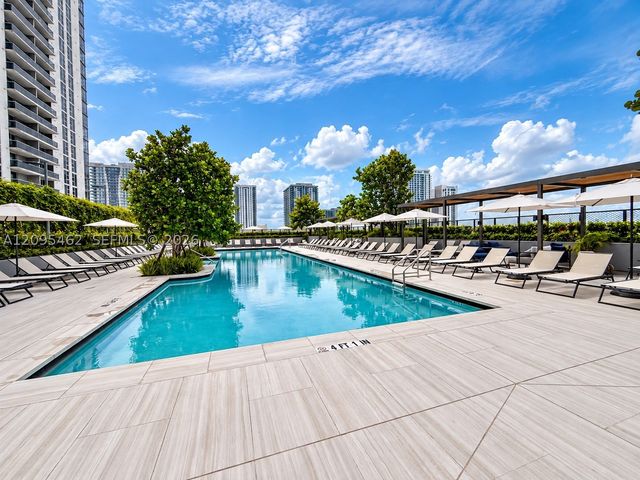 1400 Biscayne 4703, Miami, FL 33132