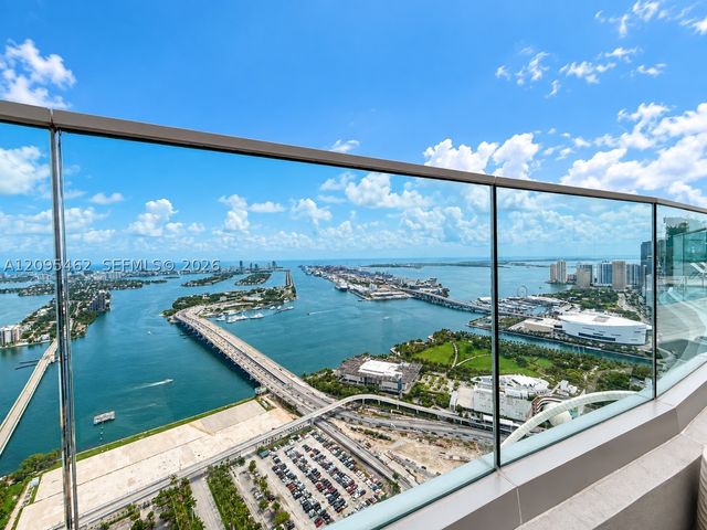 1400 Biscayne 4703, Miami, FL 33132