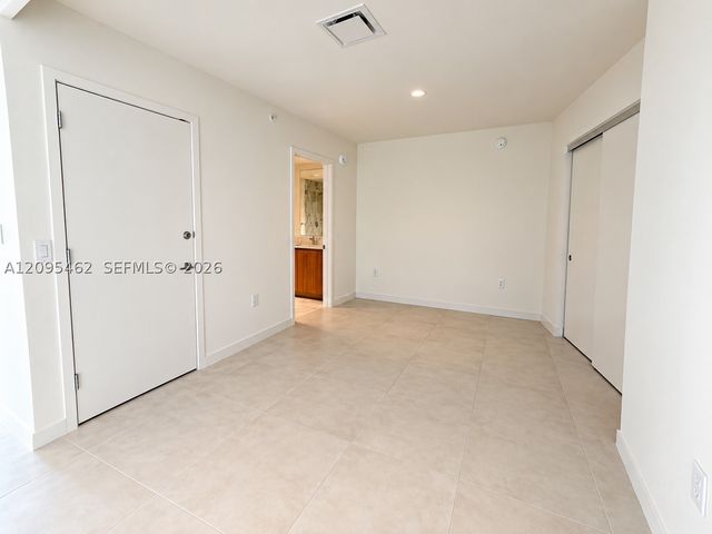 1400 Biscayne 4703, Miami, FL 33132