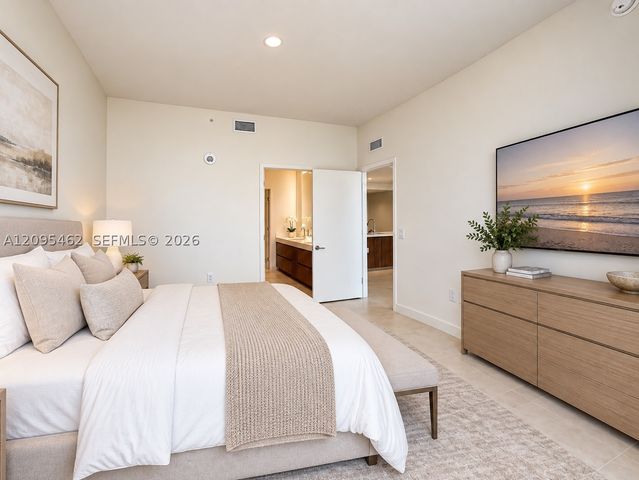 1400 Biscayne 4703, Miami, FL 33132