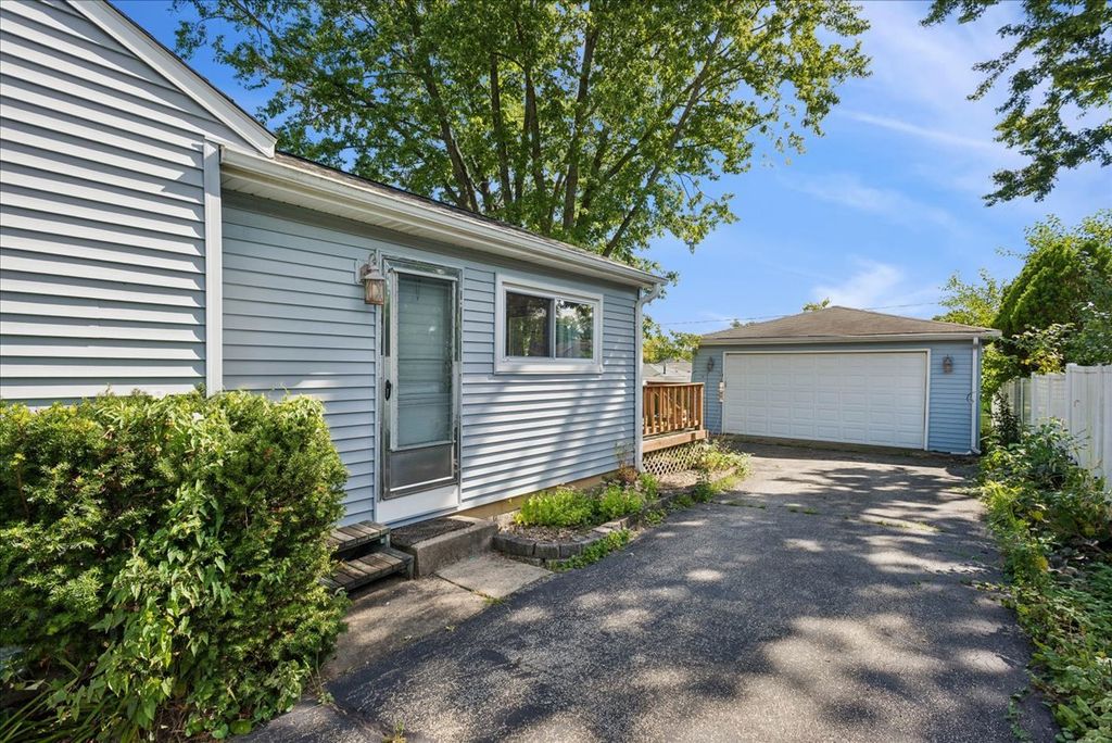 419 E Fullerton Avenue, Glendale Heights, IL 60139 — photo 2