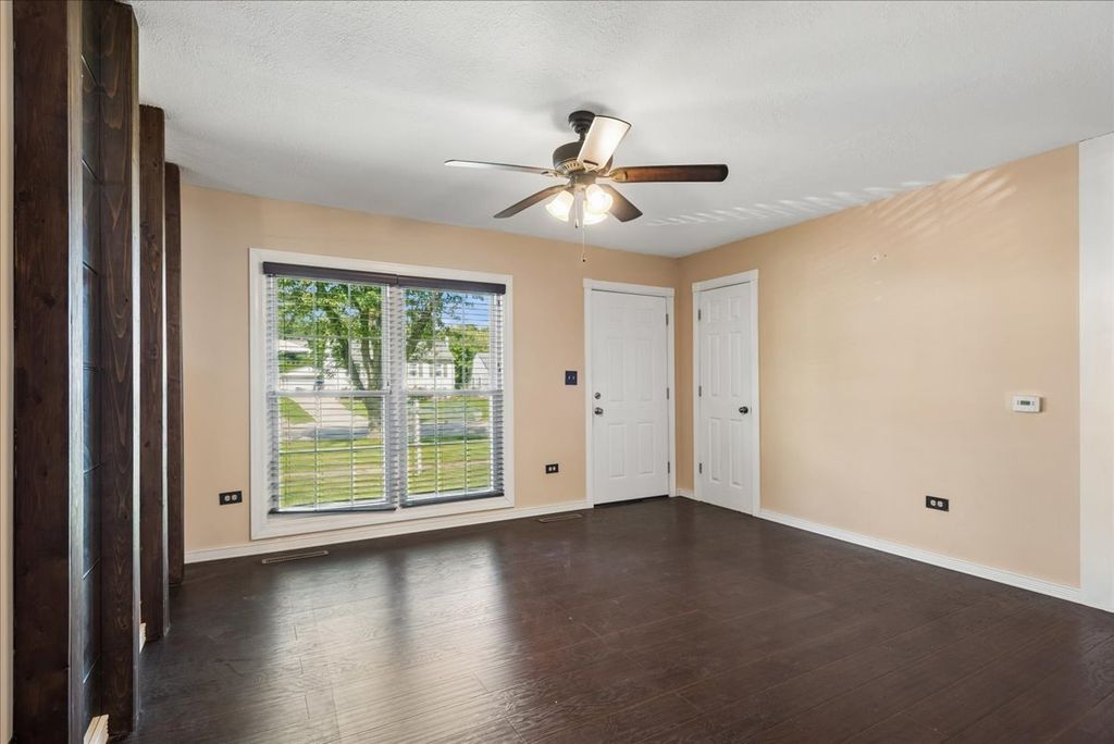 419 E Fullerton Avenue, Glendale Heights, IL 60139 — photo 3