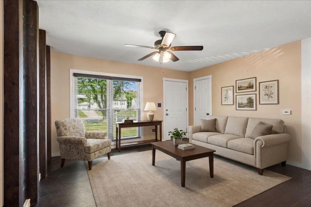 419 E Fullerton Avenue, Glendale Heights, IL 60139 — photo 4