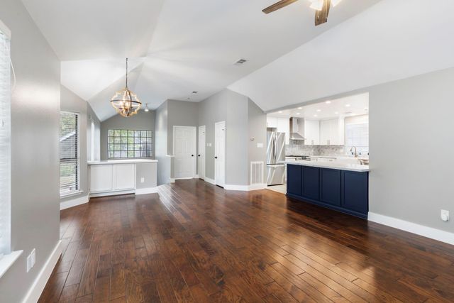 18 N Wilde Yaupon Circle, The Woodlands, TX 77381