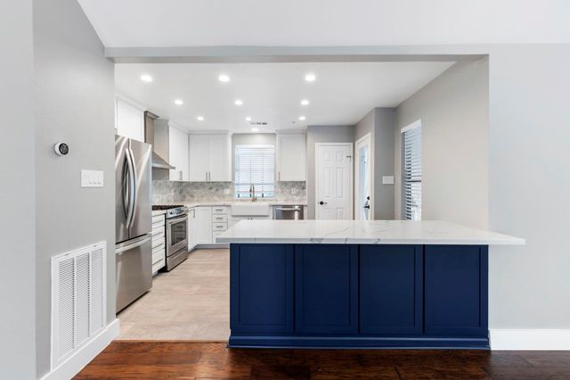 18 N Wilde Yaupon Circle, The Woodlands, TX 77381