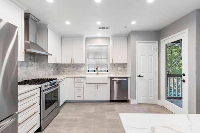 18 N Wilde Yaupon Circle, The Woodlands, TX 77381