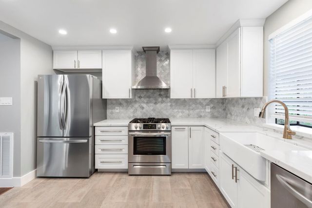 18 N Wilde Yaupon Circle, The Woodlands, TX 77381