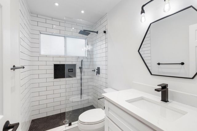 18 N Wilde Yaupon Circle, The Woodlands, TX 77381