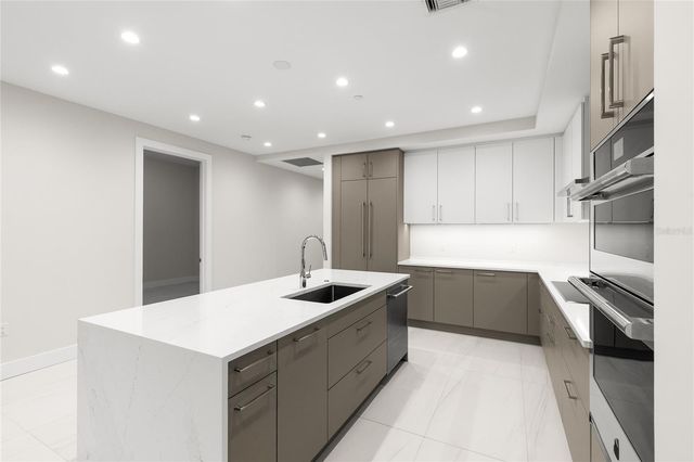 275 1ST AVENUE S 2803, St Petersburg, FL 33701