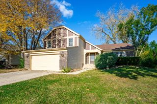 62 E Fox Hill Drive, Buffalo Grove, IL 60089