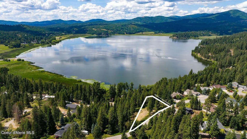 NKA W Woodlake Dr, Hauser, ID 83854