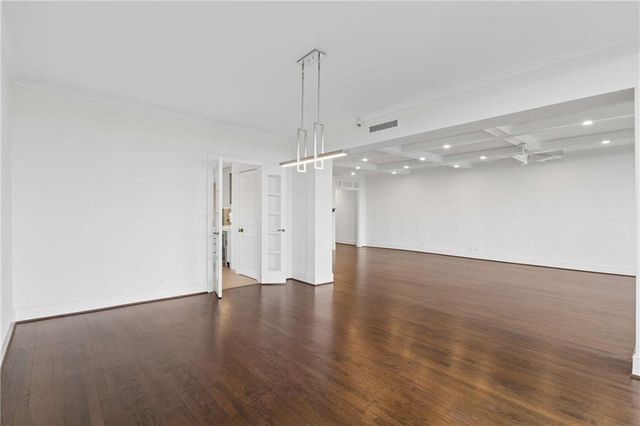 2660 Peachtree Road NW 13F, Atlanta, GA 30305