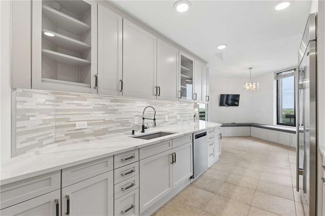 2660 Peachtree Road NW 13F, Atlanta, GA 30305