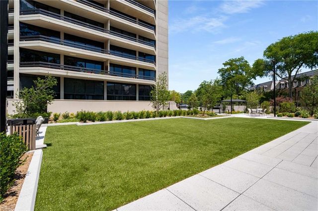 2660 Peachtree Road NW 13F, Atlanta, GA 30305