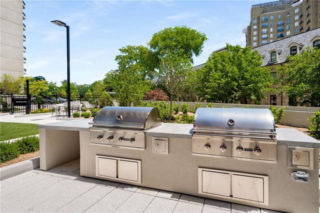 2660 Peachtree Road NW 13F, Atlanta, GA 30305