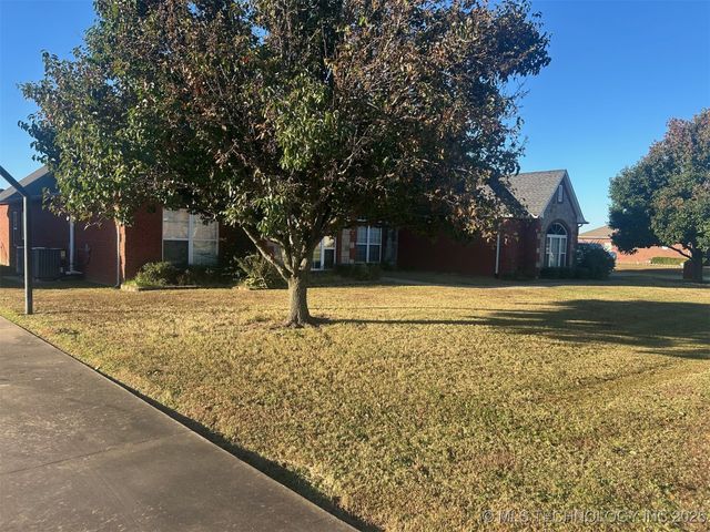 1104 SW 22nd Street, Wagoner, OK 74467