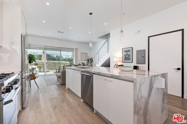 957 Figueroa Terrace 313, Los Angeles, CA 90012