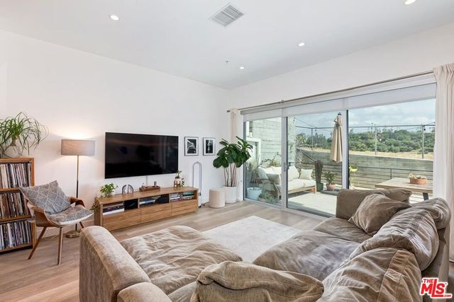 957 Figueroa Terrace 313, Los Angeles, CA 90012
