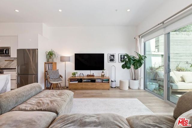 957 Figueroa Terrace 313, Los Angeles, CA 90012