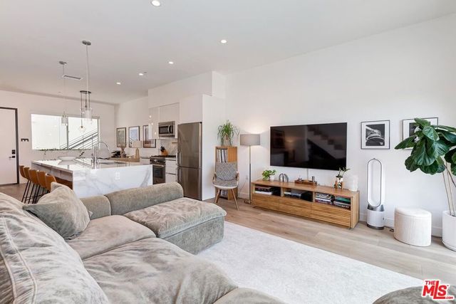 957 Figueroa Terrace 313, Los Angeles, CA 90012