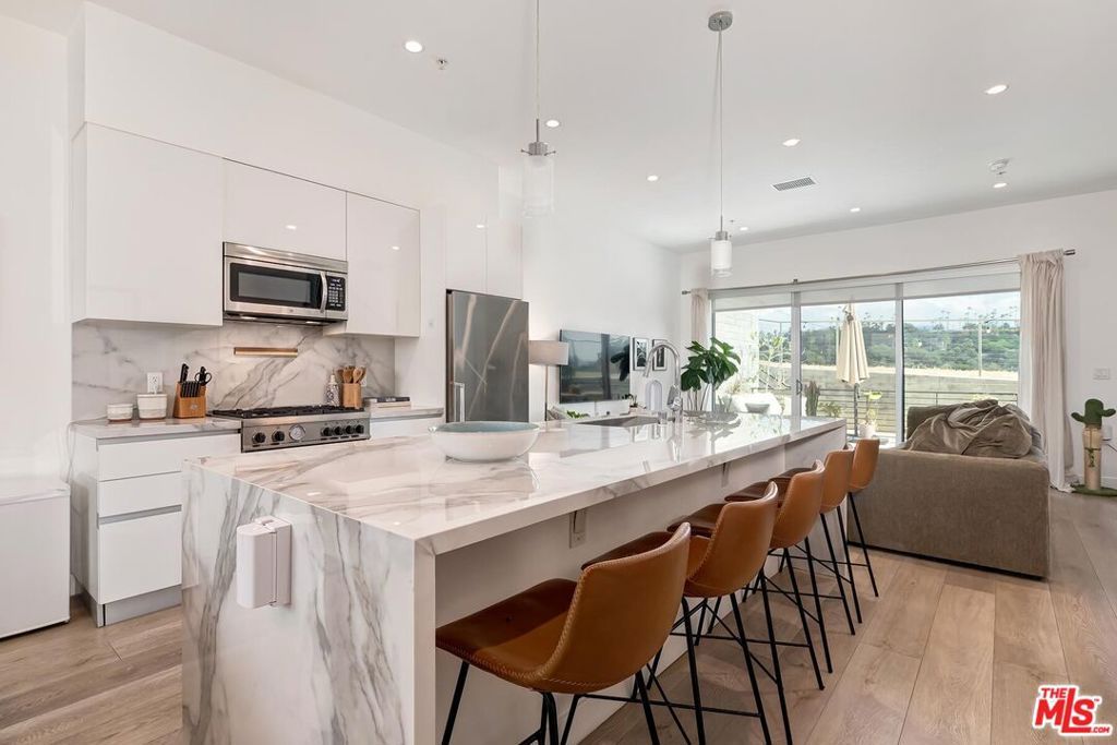 957 Figueroa Terrace 313, Los Angeles, CA 90012