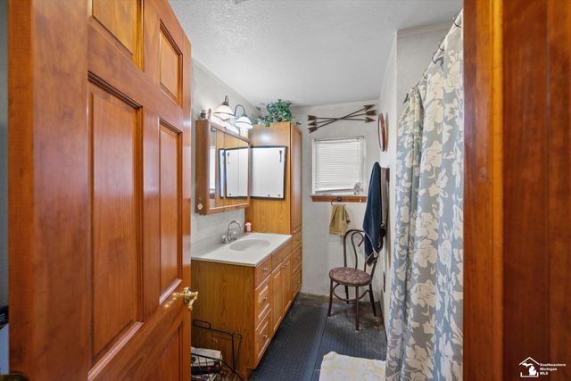 6925 Kirtwood Drive, Bedford Twp, MI 48182