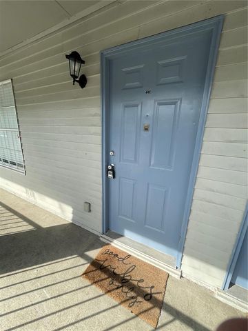 7218 E BANK DR, Tampa, FL 33617