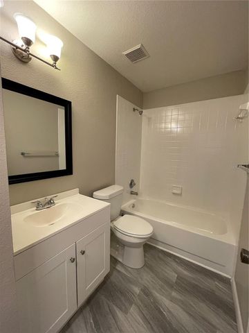 7218 E BANK DR, Tampa, FL 33617