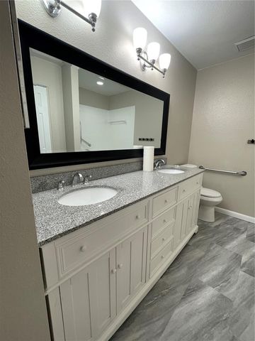 7218 E BANK DR, Tampa, FL 33617