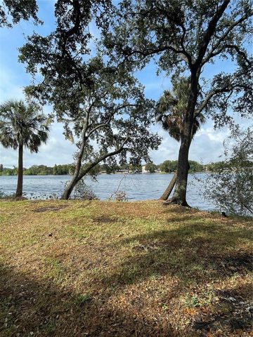 7218 E BANK DR, Tampa, FL 33617