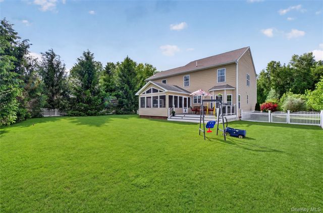 42 Plum Court Drive, Poughquag, NY 12570