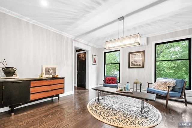 17 Babcock Road, Mahwah, NJ 07430