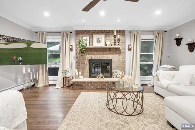 17 Babcock Road, Mahwah, NJ 07430