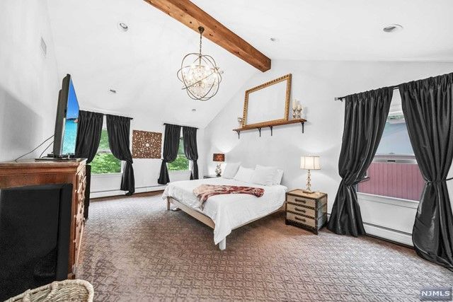 17 Babcock Road, Mahwah, NJ 07430